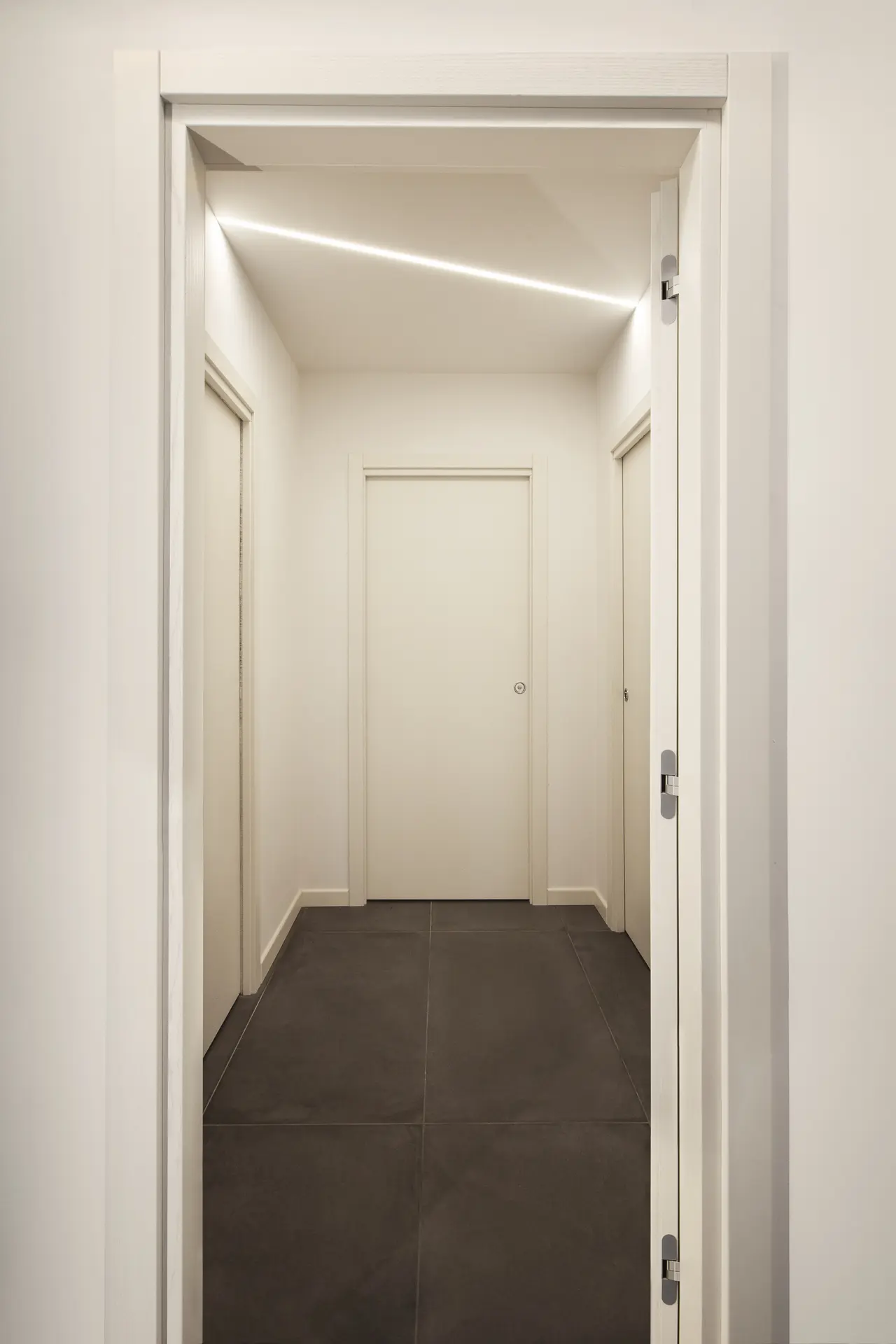 Corridoio e arredi della casa